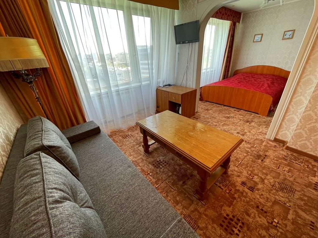 Россия — Семейный номер Комфорт (1 кровать + диван)