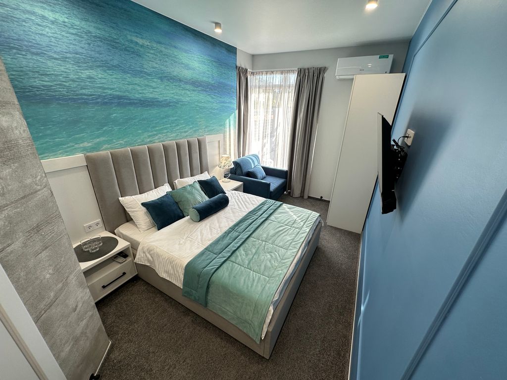 V2 — Трёхместный номер Лагуна