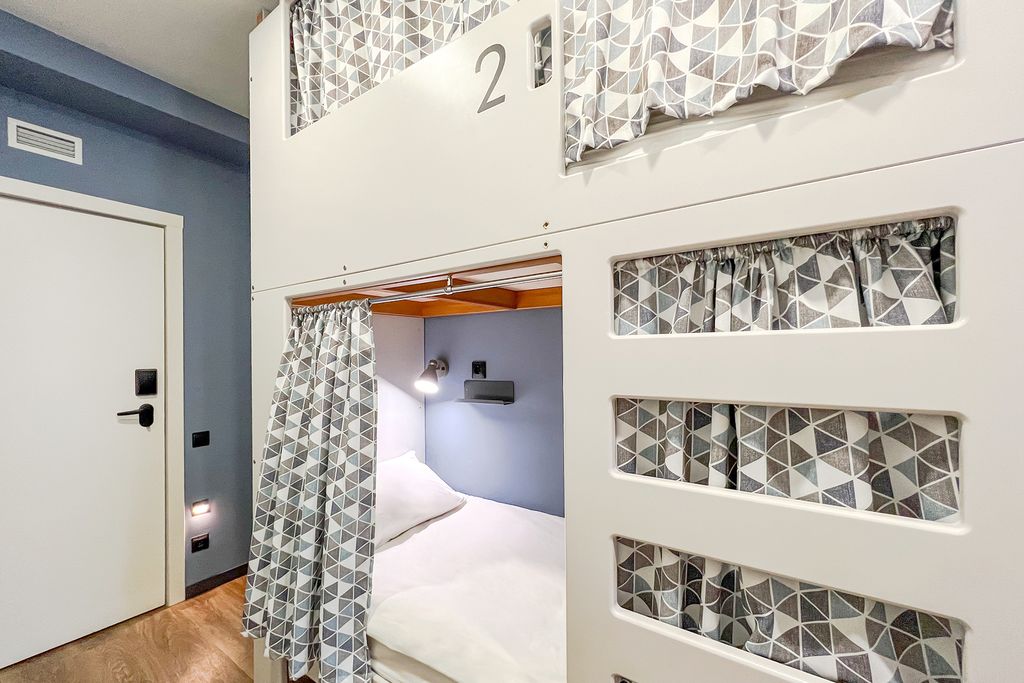 Друзья Граффити — Многоместный женский номер койко-место в 4-местном