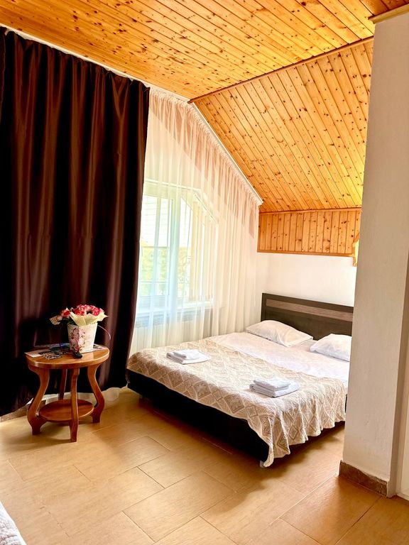 ЛооБич — Трёхместный номер улучшенный с видом на горы