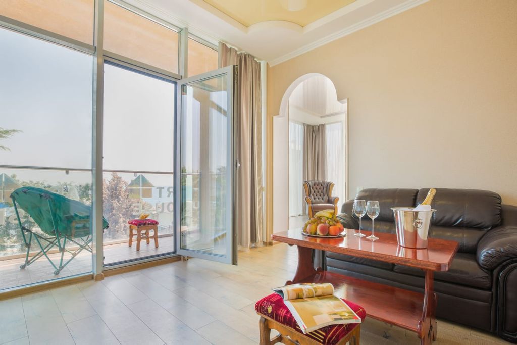 Art House — Апартаменты с видом на море