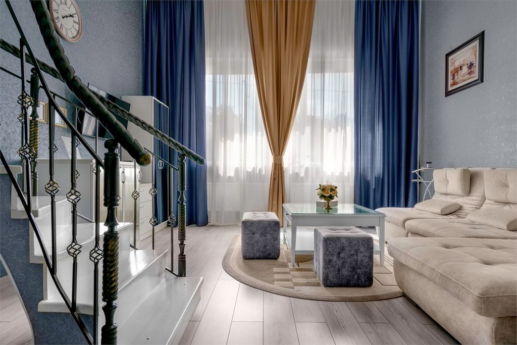 Tesoro — Четырёхместный номер двухуровневый люкс с гидромассажной ванной