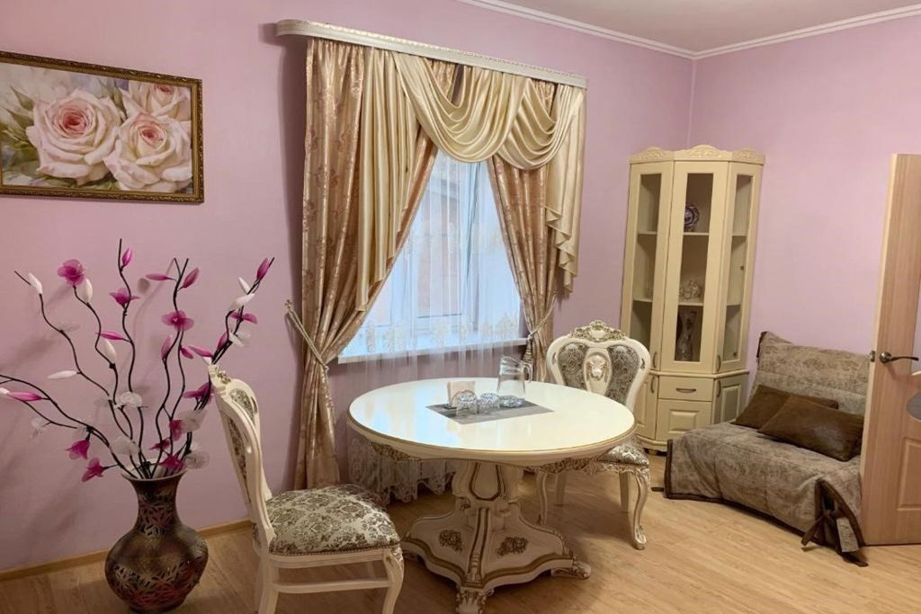 Три Богатыря — Двухместный номер с 1 кроватью 5. Люкс с видом на город