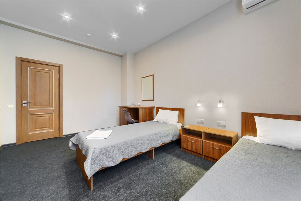 Hitotel — Двухместный номер с 2 отдельными кроватями стандарт