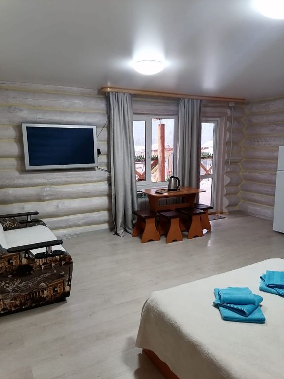 Русский дворик — Четырёхместный номер люкс с видом на горы