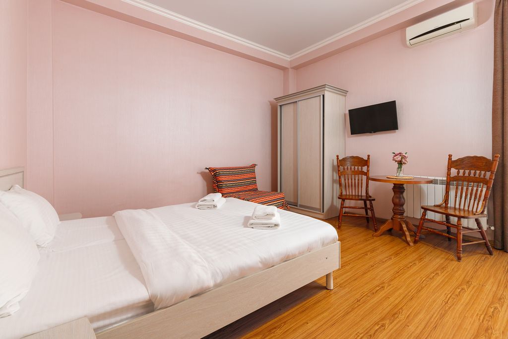 Ева — Апартаменты студия с кухней и балконом