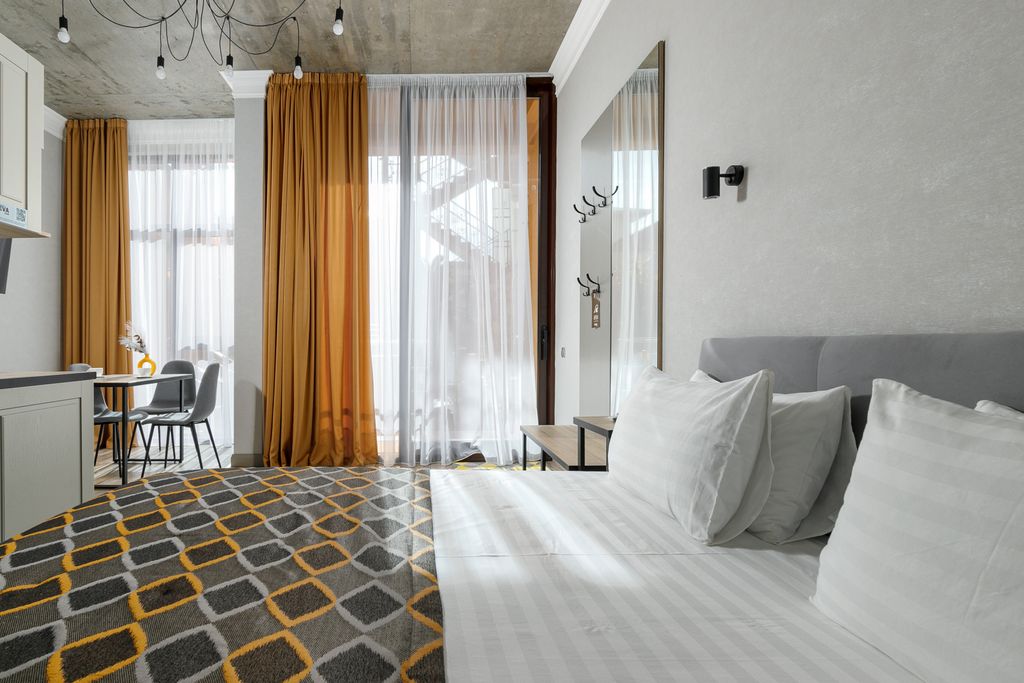 Ева — Апартаменты люкс с отдельным входом, с кроватью King-Size для 2 гостей, с видом в сад