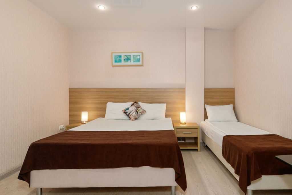 Инесса — Четырёхместный номер с витражным застеклением и балконом