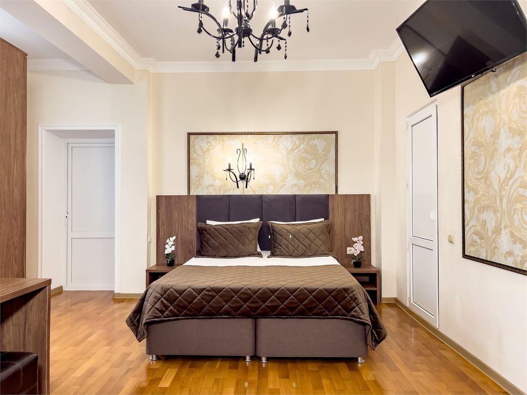 Империя — Двухкомнатный делюкс с балконом