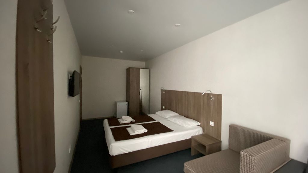 Компас — Трёхместный номер стандарт с балконом