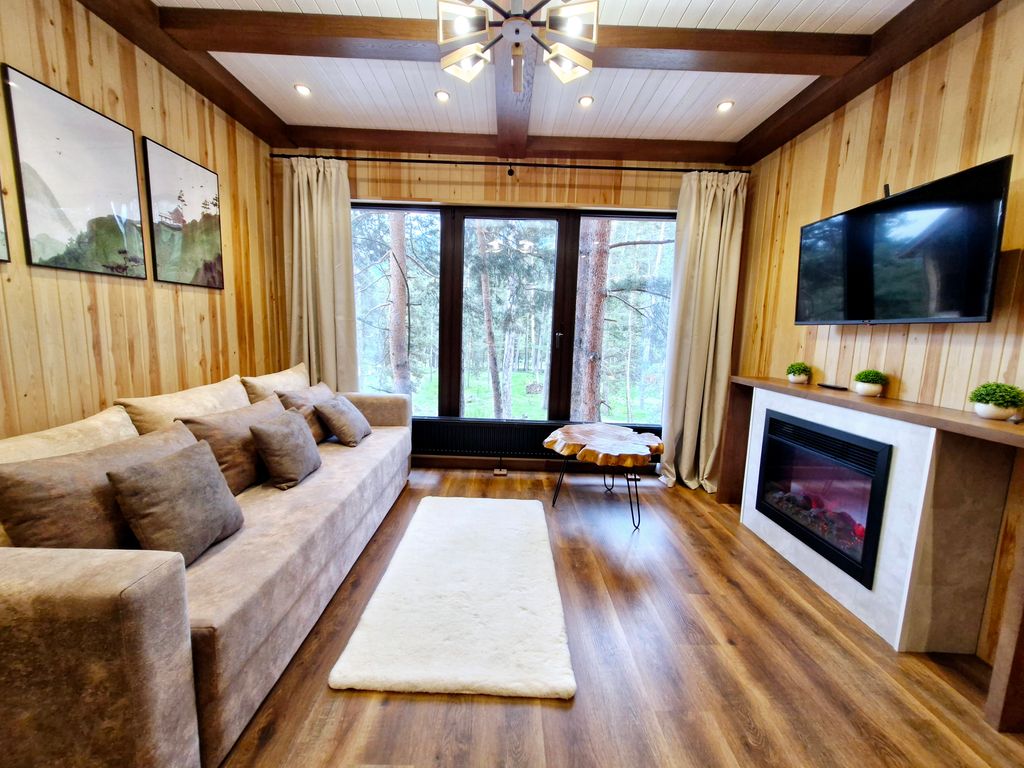 Лес Апарт — Семейный номер апартамент с видом на лес