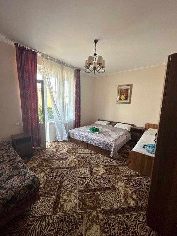 Белые паруса — Четырёхместный номер стандарт с балконом