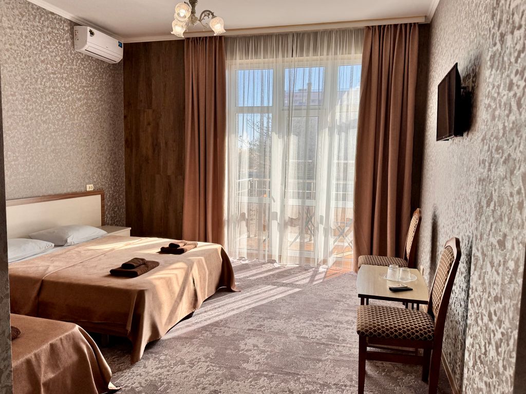 Даймонд — Трёхместный номер 3-х местный стандарт с балконом