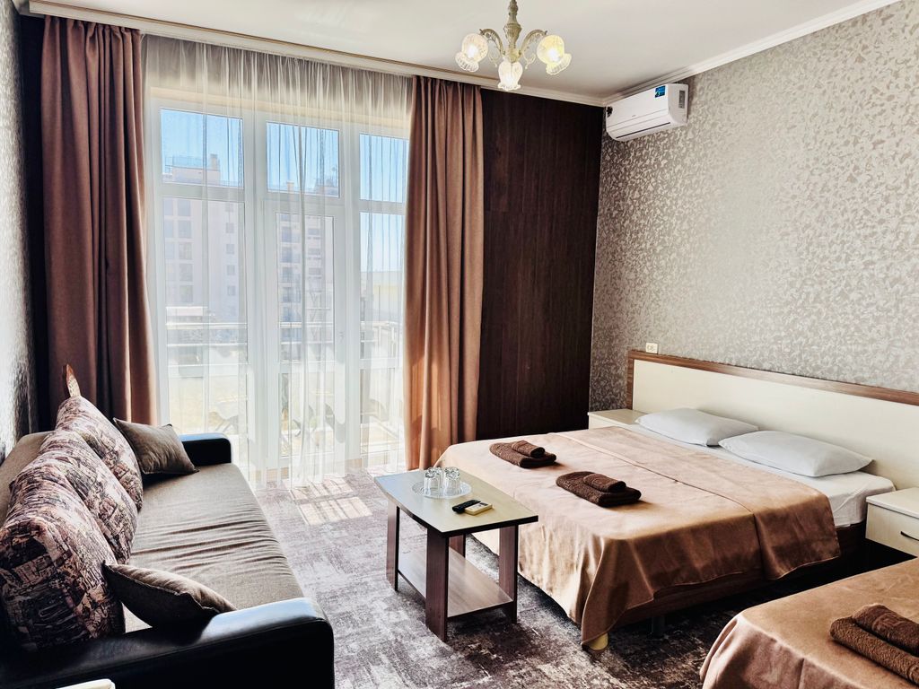 Даймонд — Четырёхместный номер Комфорт без балкона