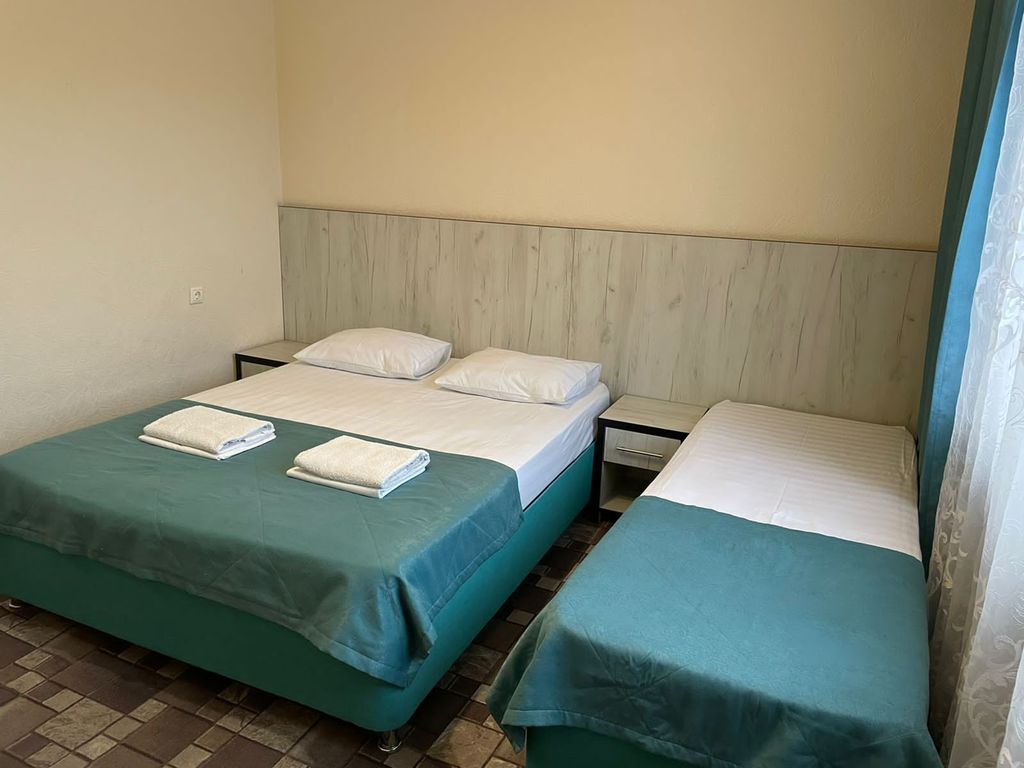 Каприз — Трёхместный номер улучшенный