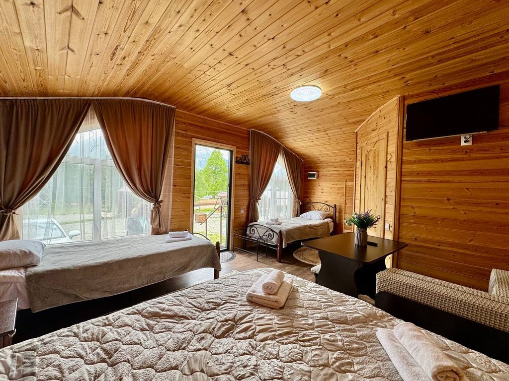 Дикая груша — Дом 4 местный домик с двухспальной кроватью