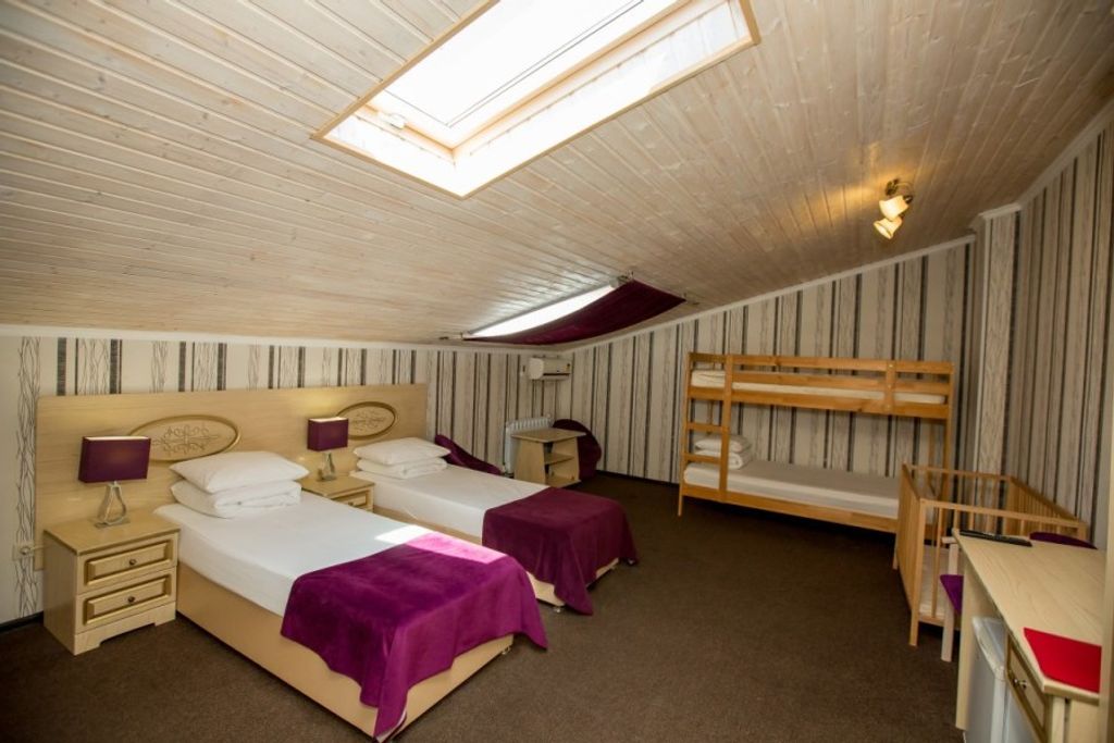 Галла — Семейный номер мансардный с 2-х ярусной кроватью