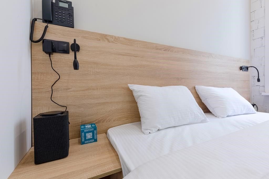 Izzzi у Владимирской — Апартаменты  SUPERIOR с кондиционером и колонкой Алиса