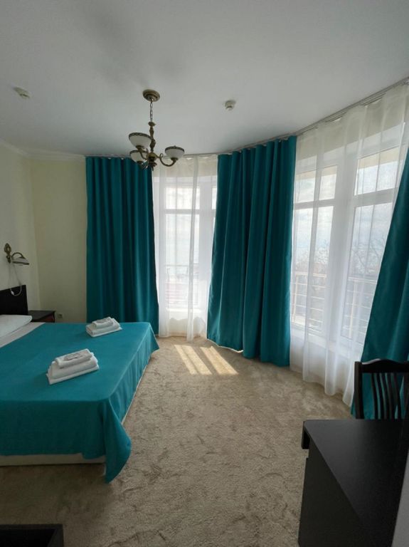 Отель SL Кавказ 3* — Четырёхместный номер Люкс с балконом