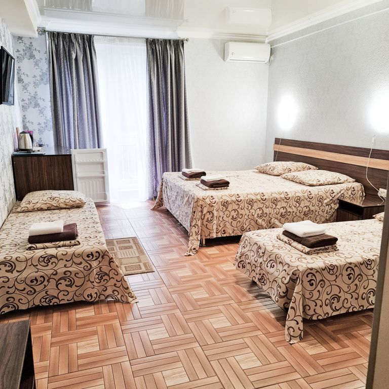 Домовладение Mark Inn — Четырёхместный номер  Комфорт с балконом