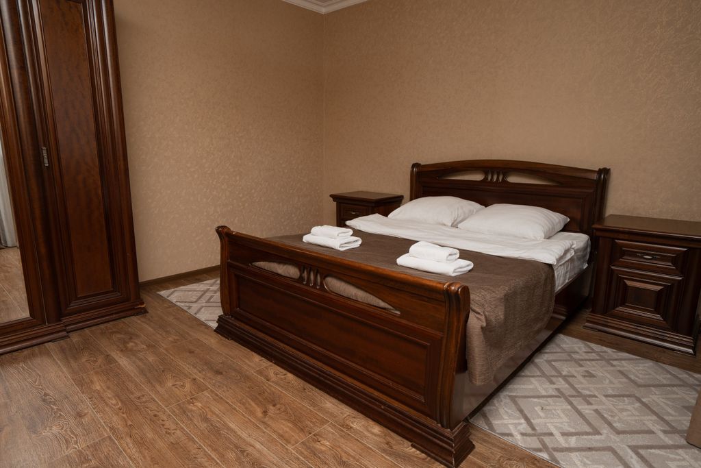 Снежная королева — Четырёхместный номер люкс с видом на горы