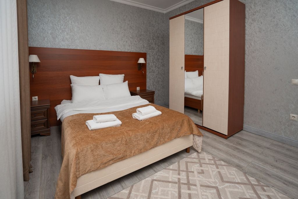 Снежная королева — Четырёхместный номер люкс с видом на горы