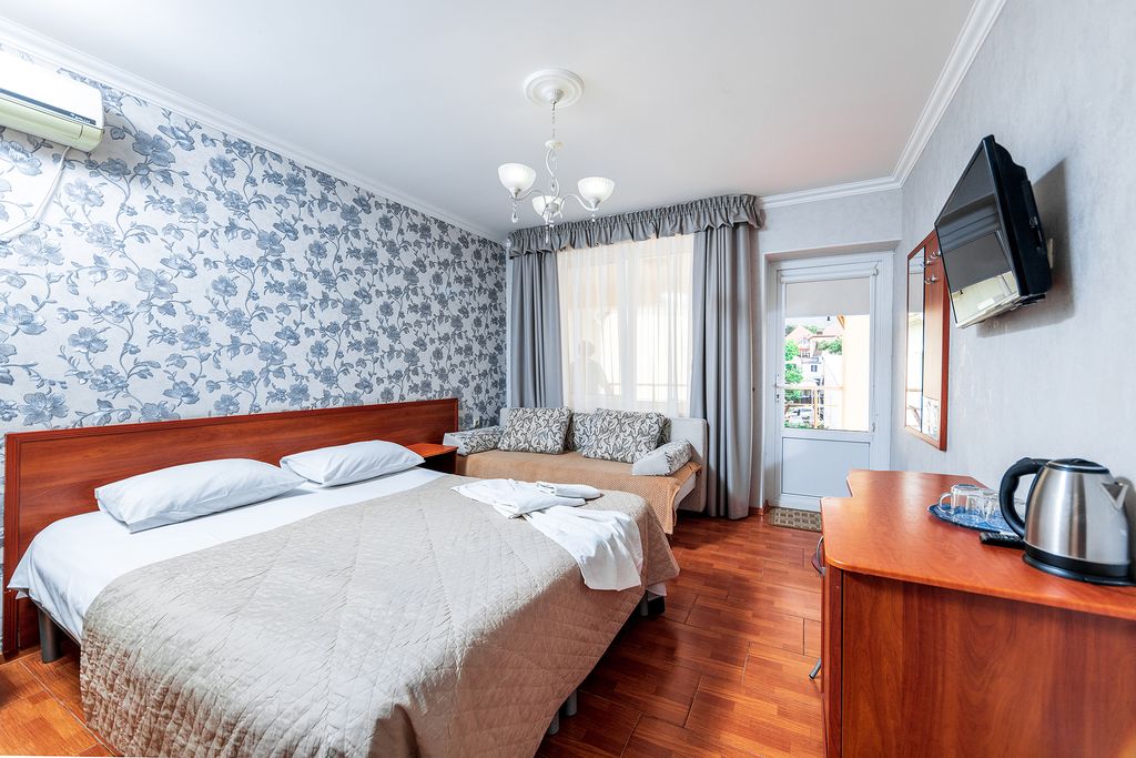 Евгения — Двухместный номер с 1 кроватью Трехместный комфорт