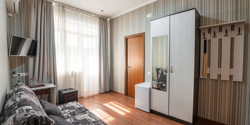 Солнечный — Семейный номер двухкомнатный