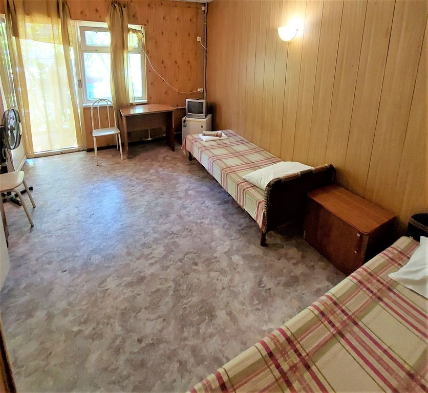 Пальма — Двухместный номер с 2 отдельными кроватями эконом с видом на горы