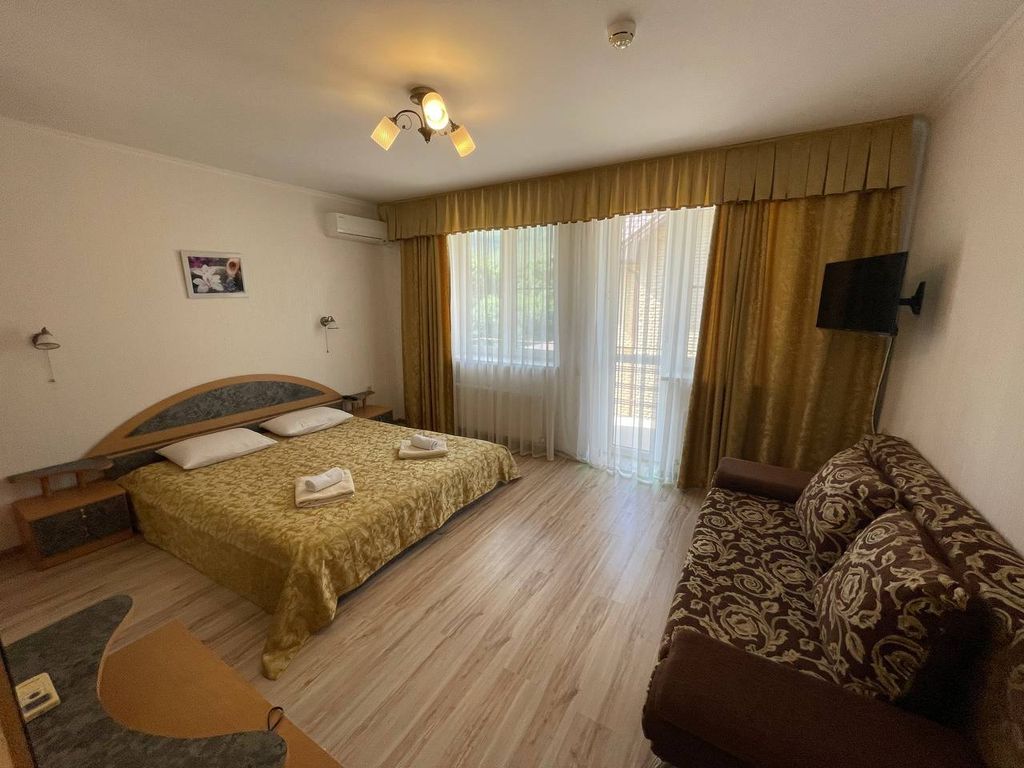 Коралл — Апартаменты 3-х комнатный с большим балконом