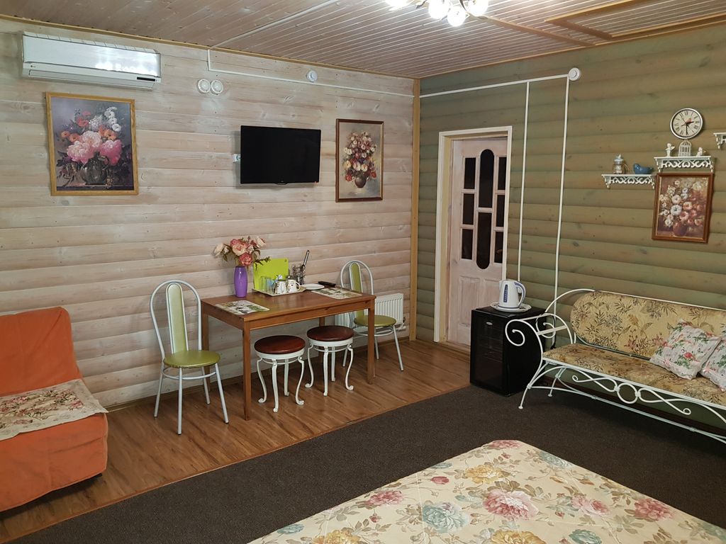 Кузнечный Двор — Семейный номер полулюкс