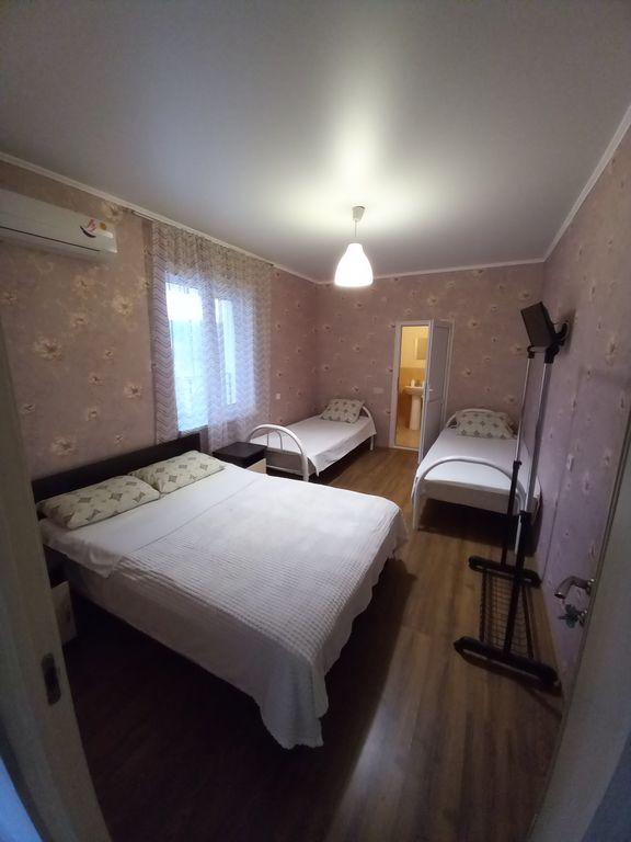 Атмосфера — Четырёхместный номер улучшенный с видом на горы