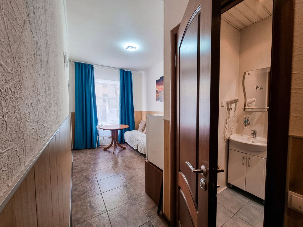 Dolce Vita — Трёхместный номер Комфорт с двуспальной кроватью и диван-кровать