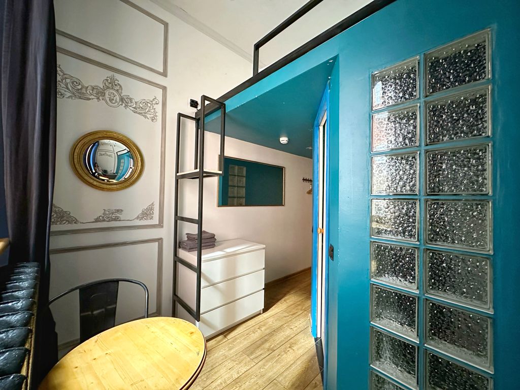 BookCase — Двухместный номер с 1 кроватью Двухуровневый с собственной ванной комнатой