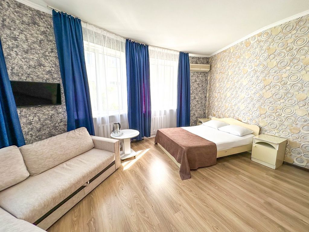 Вива Виктория — Четырёхместный номер с балконом