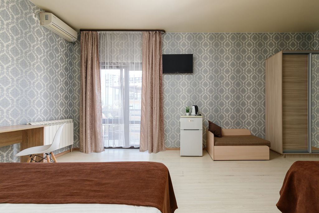 Инесса — Четырёхместный номер с балконом, ванной и видом на горы