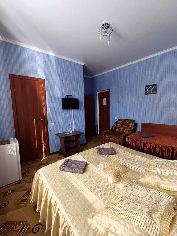 Надежда — Трёхместный номер улучшенный