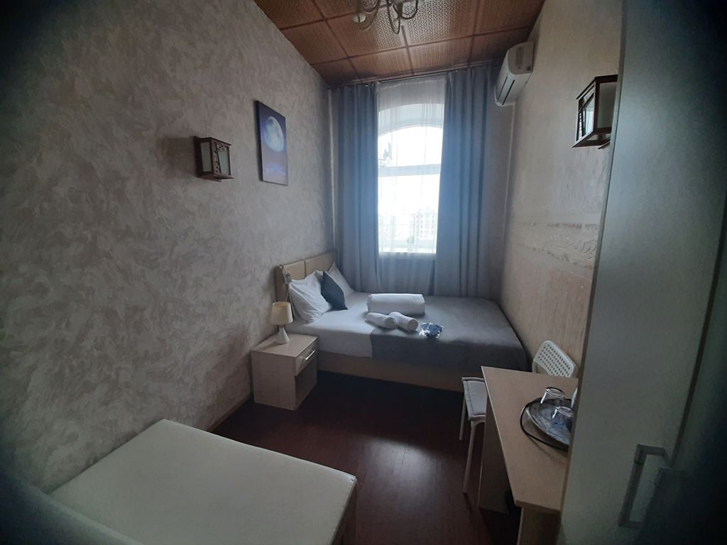 Апельсин-Центр — Трёхместный номер стандарт для 3-х взрослых