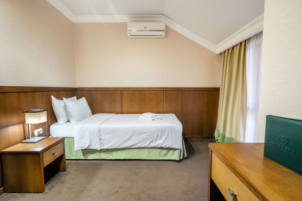 Эдем — Одноместный номер стандарт с балконом