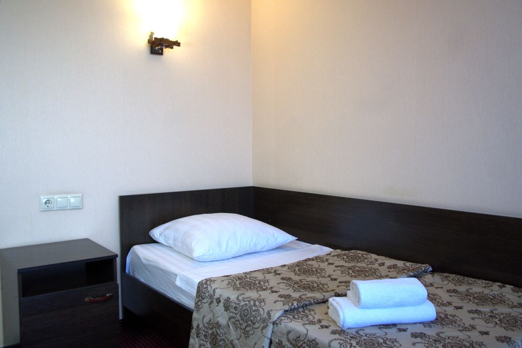 Нефтяник — Одноместный номер стандарт