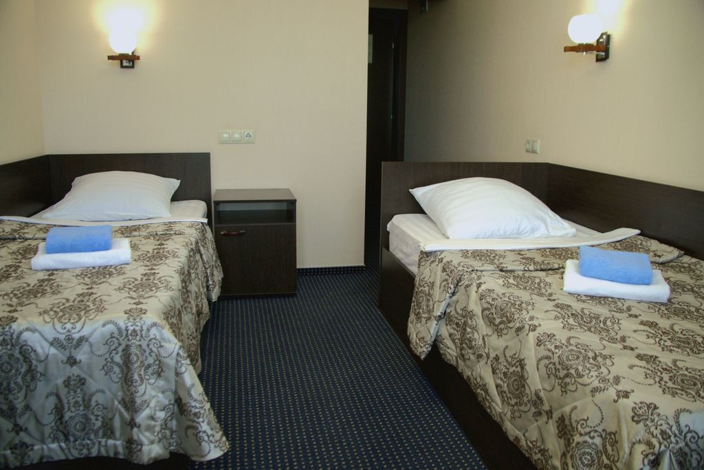 Нефтяник — Двухместный номер с 2 отдельными кроватями стандарт