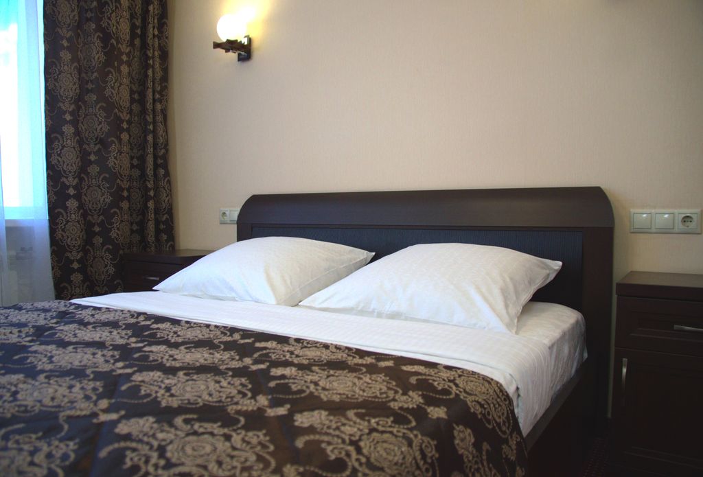 Нефтяник — Двухместный номер с 1 кроватью junior suite