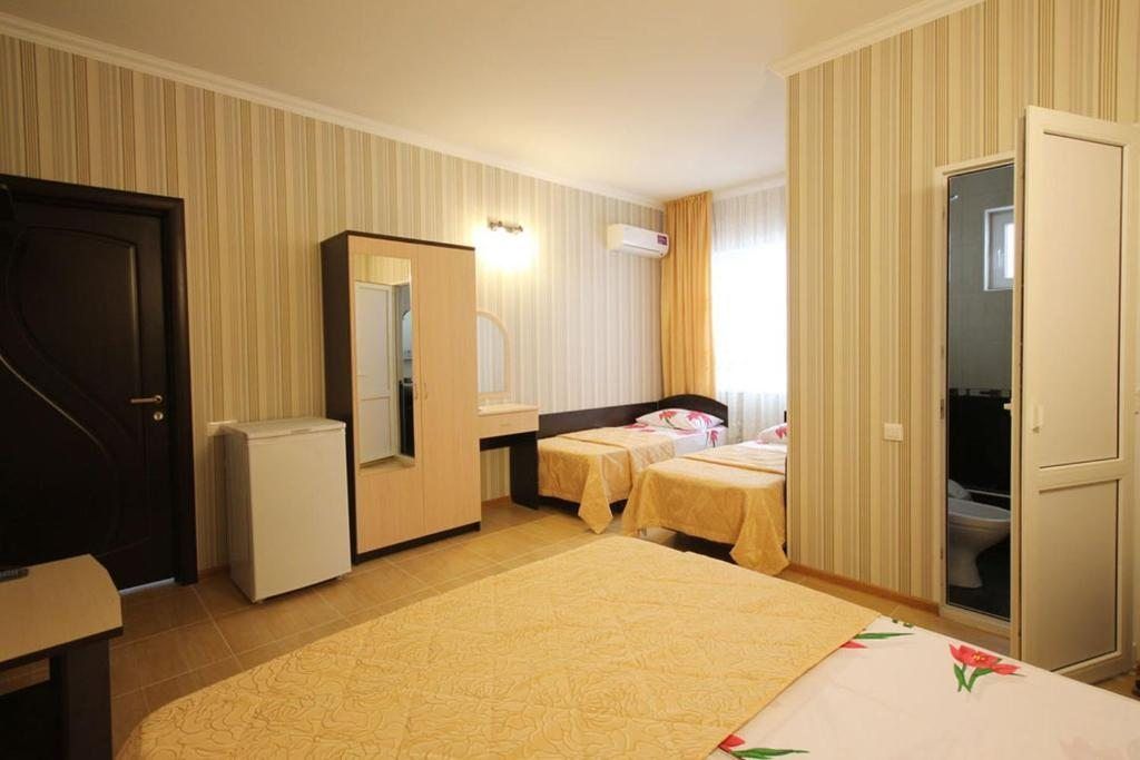 Каролина — Четырёхместный номер стандарт