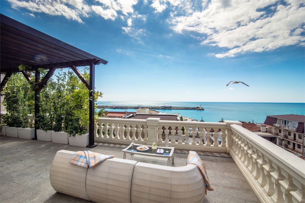 Villa Elena — Семейный номер императорский Пентхаус