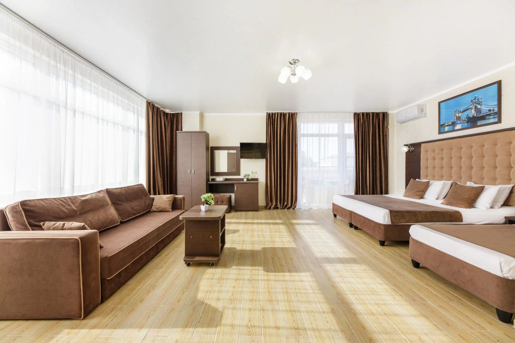 Leonsia Family — Трёхместный номер улучшенный