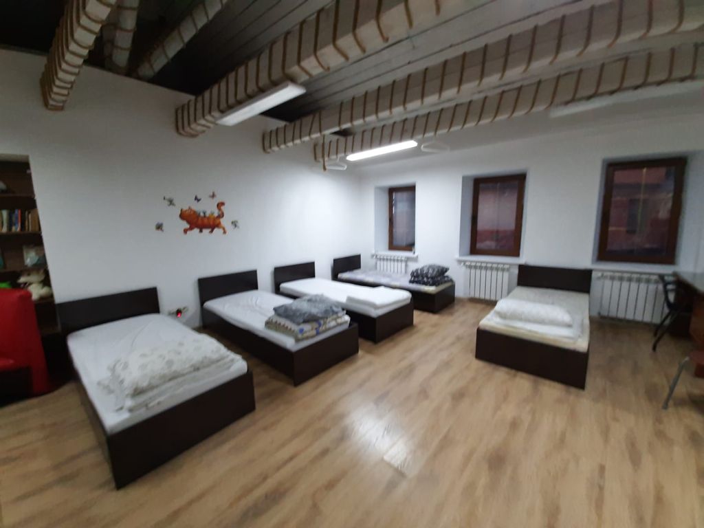 Кот на крыше — Многоместный смешанный номер Спальное место в женском 7 местном номере.