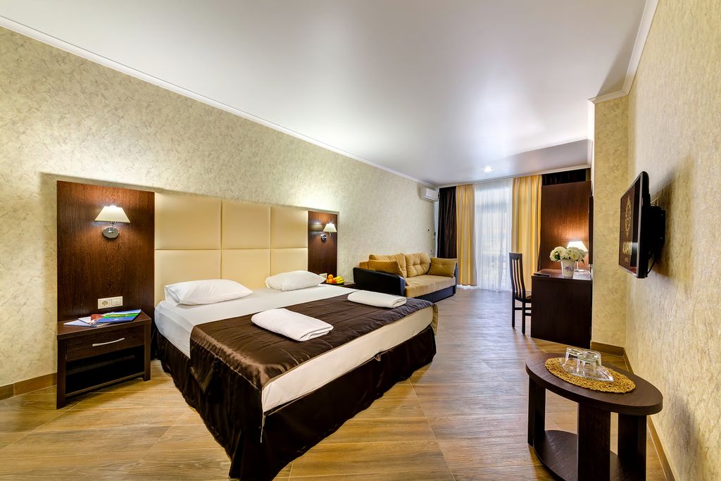 Азария — Семейный номер Люкс