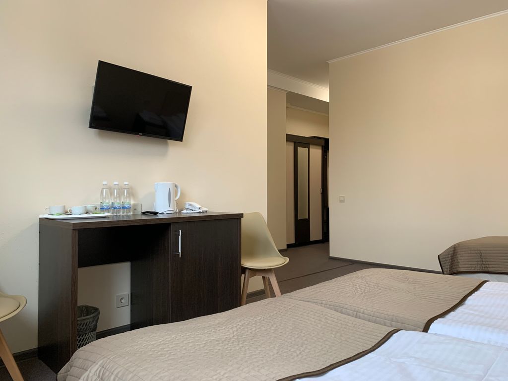 Эмона — Трёхместный номер однокомнатный стандарт