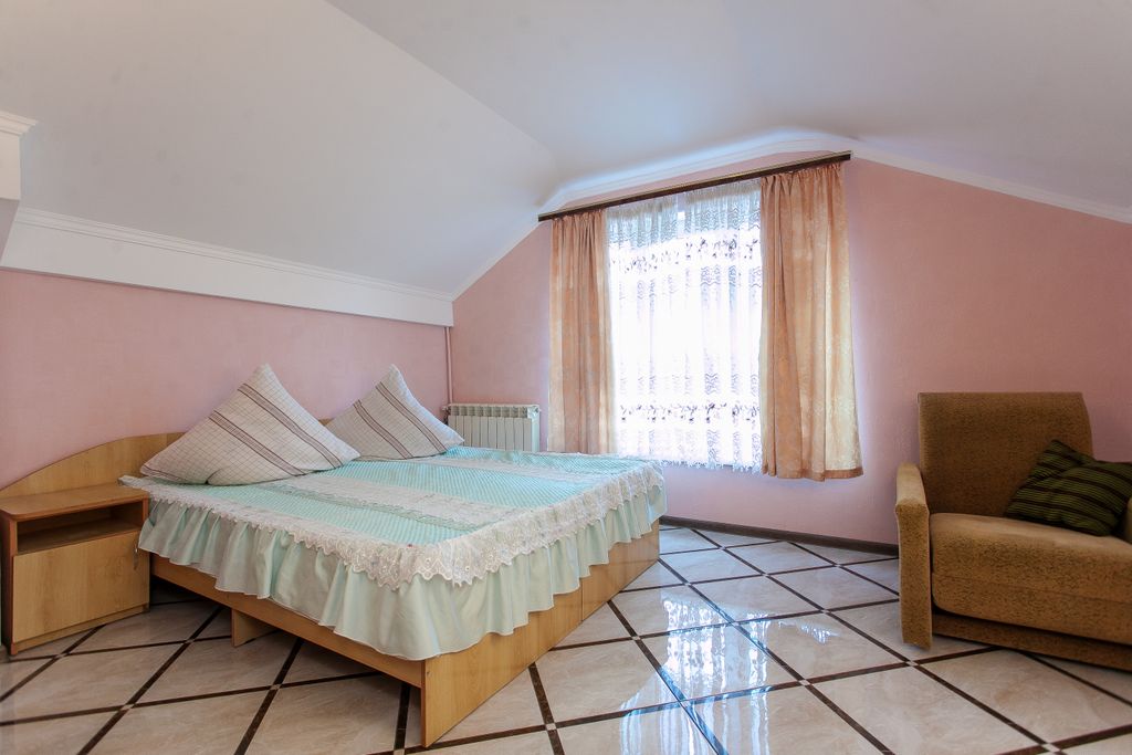 На Шевченко — Четырёхместный номер Двухкомнатный дэлюкс