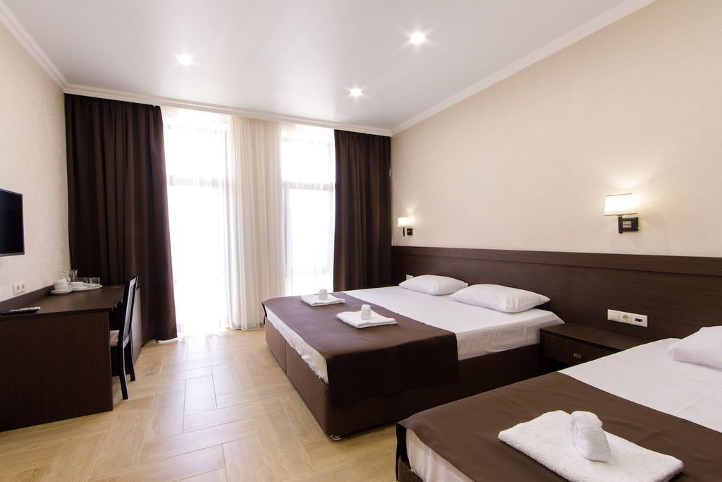 Coral — Трёхместный номер с большим балконом